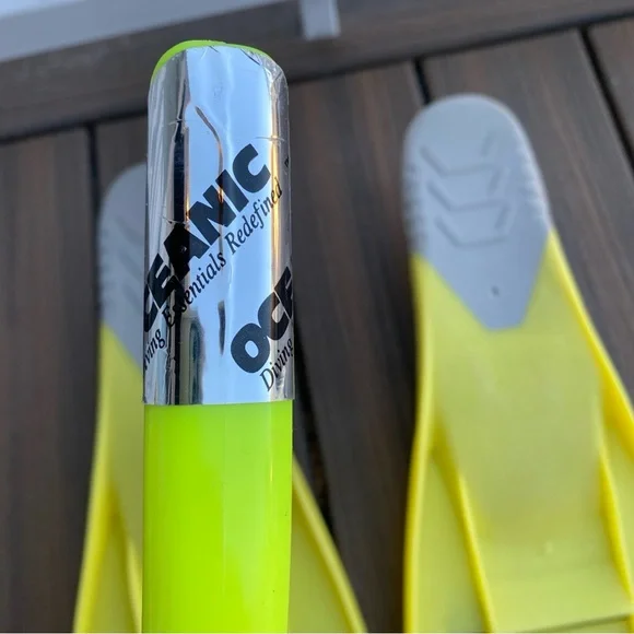 Beuchat Yellow/lime Snorkeling Fins and Snorkel - Picture 4 of 5